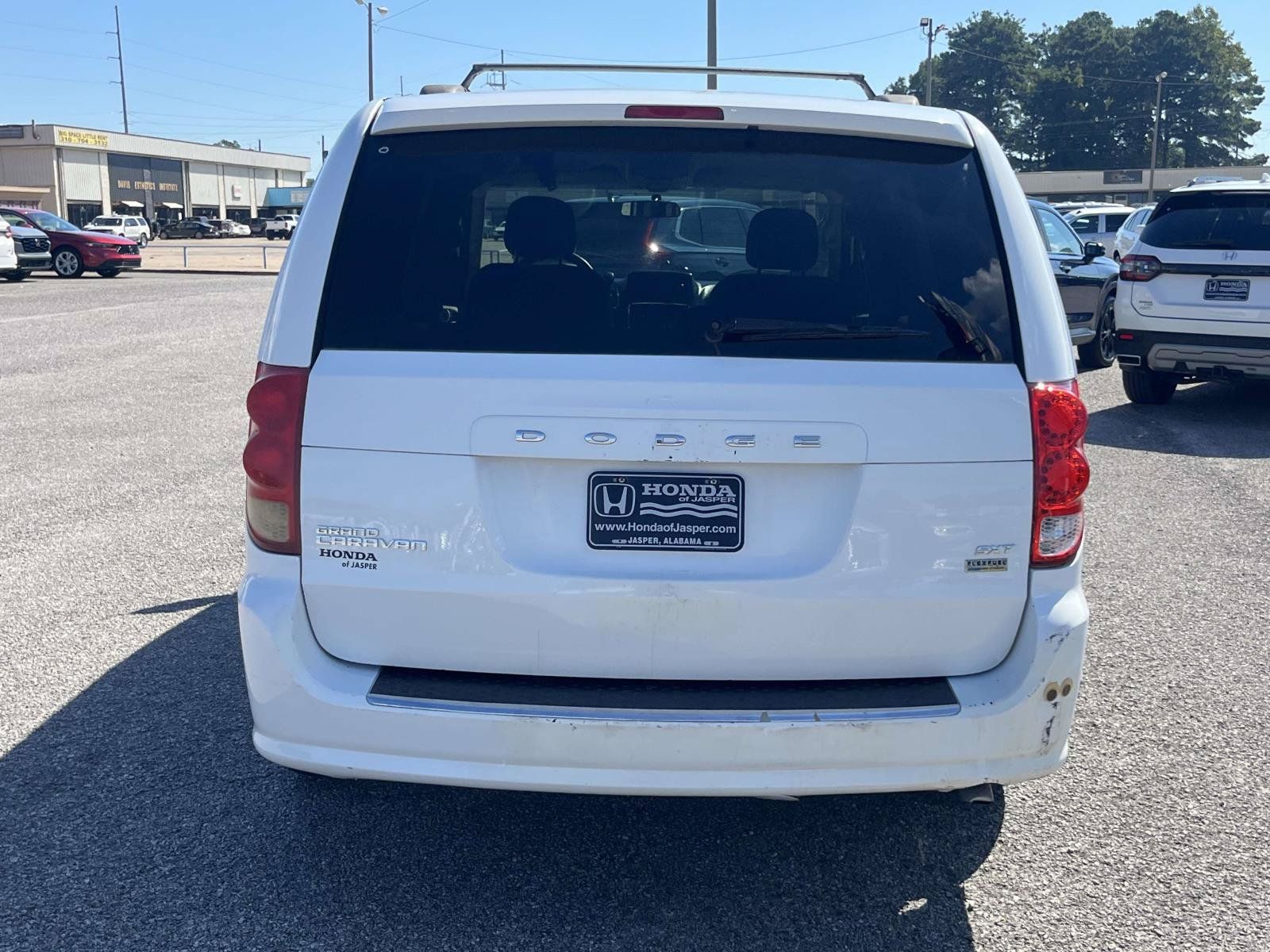 Used 2014 Dodge Grand Caravan SXT FWD image 3