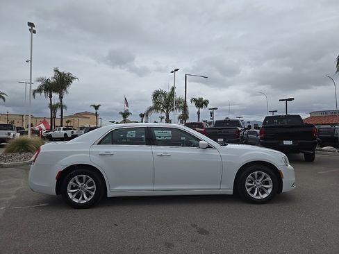 Certified 2023 Chrysler 300 Touring image 8