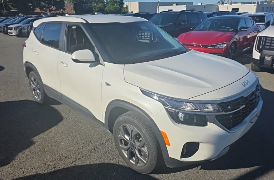 Used 2024 Kia Seltos LX AWD/4WD image 1