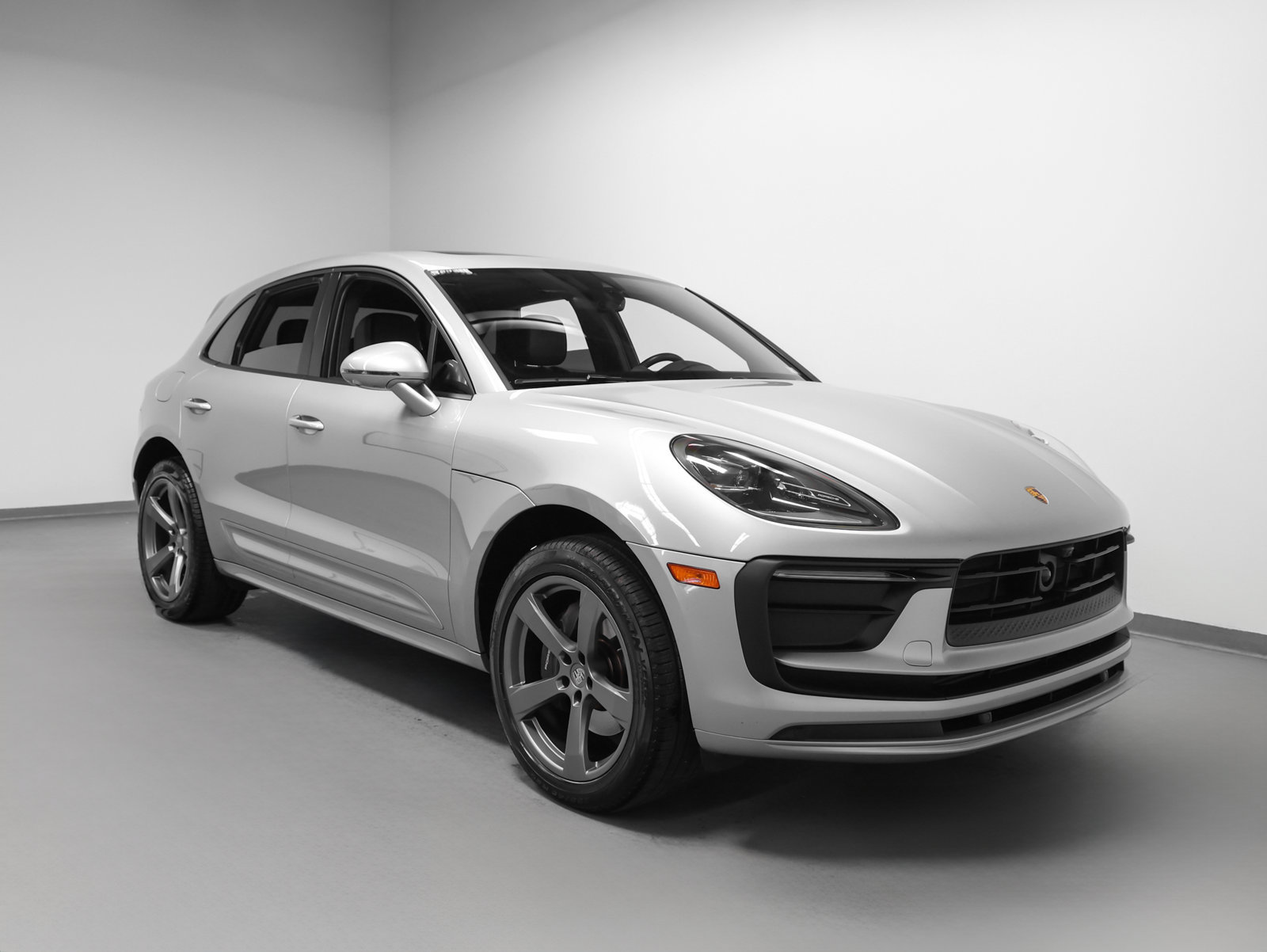 Certified 2023 Porsche Macan AWD/4WD image 10