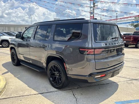 Used 2023 Jeep Wagoneer Series II RWD image 5