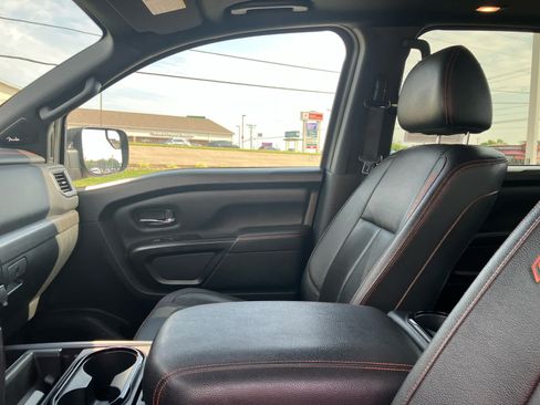 Used 2021 Nissan Titan PRO-4X w/ Pro-4x Convenience Package AWD/4WD image 10