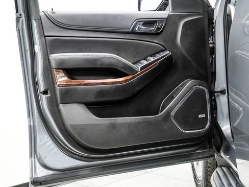 Used 2019 Chevrolet Suburban LT RWD image 44