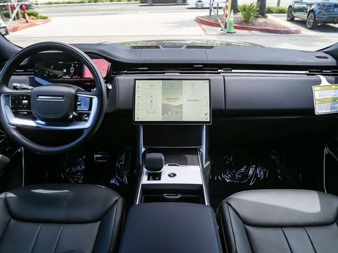 New 2026 Land Rover Range Rover Long Wheelbase SE AWD/4WD image 13
