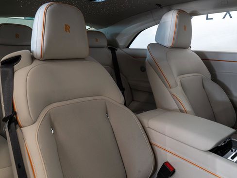 Used 2026 Rolls-Royce Spectre image 11