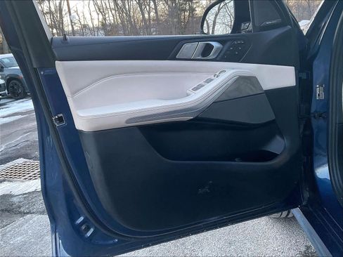 Used 2021 BMW X7 M50i image 18