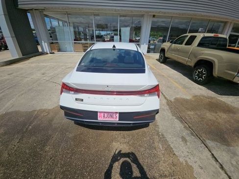Used 2024 Hyundai Elantra SEL w/ Convenience Package FWD image 8