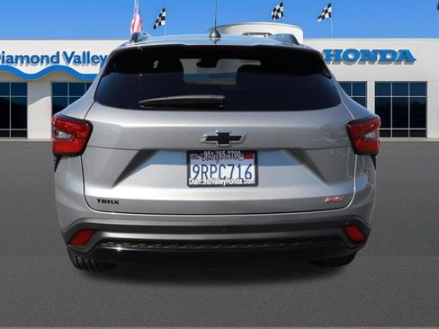 Used 2025 Chevrolet Trax RS w/ Driver Confidence Package FWD image 5