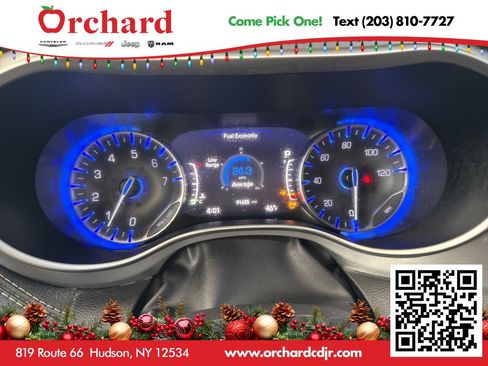 Used 2023 Chrysler Pacifica Touring image 29