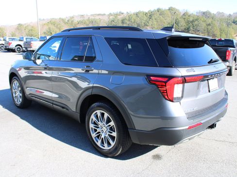 New 2026 Ford Explorer Active w/ Active Comfort Package AWD/4WD image 12