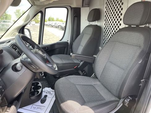 Used 2023 RAM ProMaster 2500 w/ Convenience Group FWD image 4