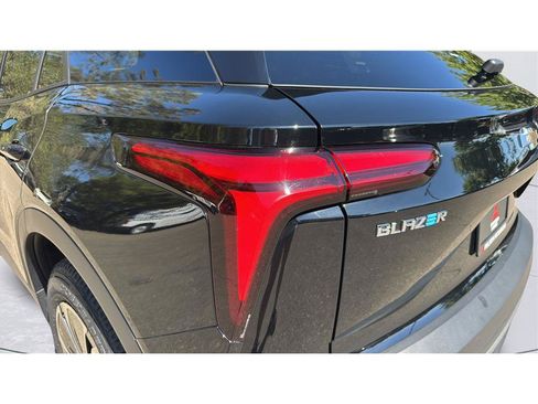 Used 2024 Chevrolet Blazer EV LT AWD/4WD image 40