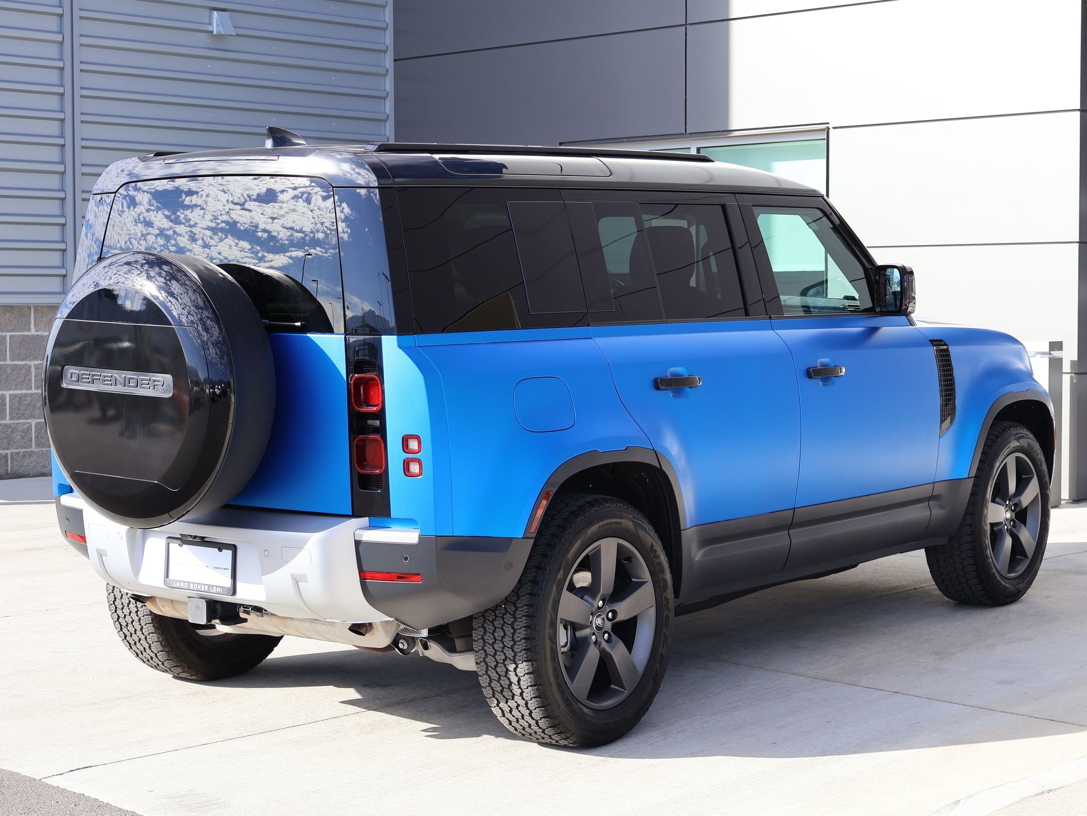 Used 2025 Land Rover Defender 110 S AWD/4WD image 7
