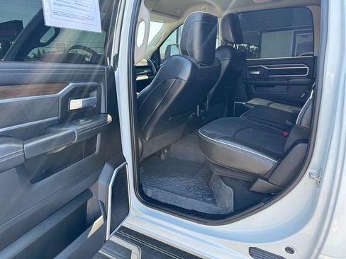 Used 2024 RAM 2500 Laramie AWD/4WD image 12