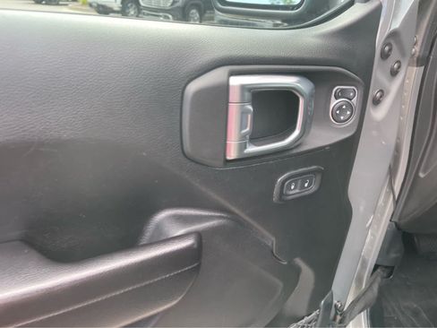 Used 2021 Jeep Gladiator Sport AWD/4WD image 11