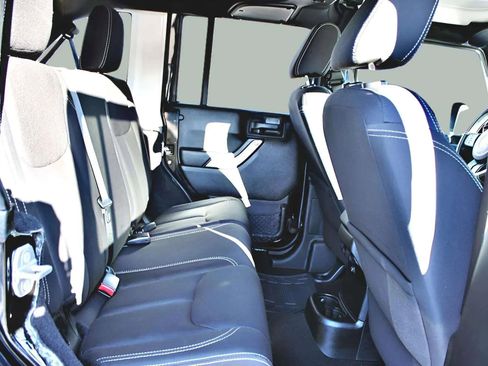 Used 2015 Jeep Wrangler Unlimited Sahara w/ Connectivity Group image 24