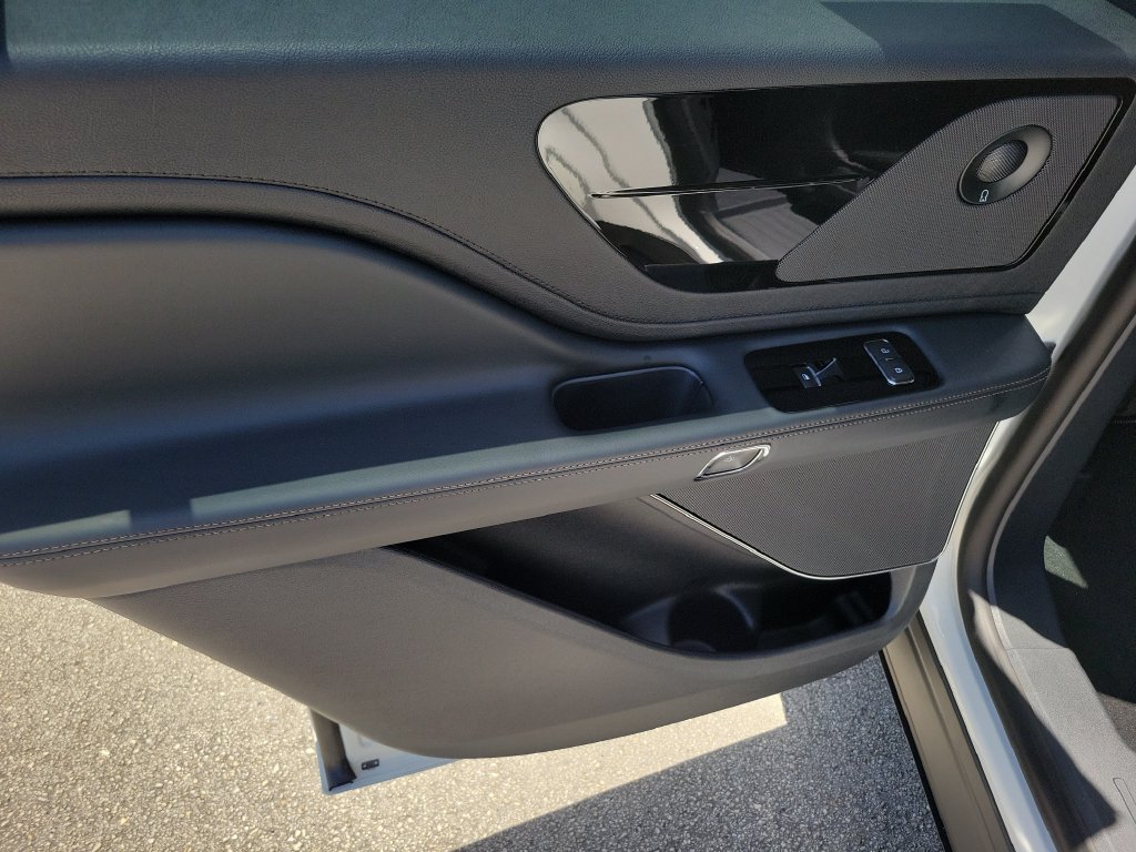 New 2026 Lincoln Aviator AWD image 16