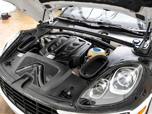 Used 2017 Porsche Macan S image 45