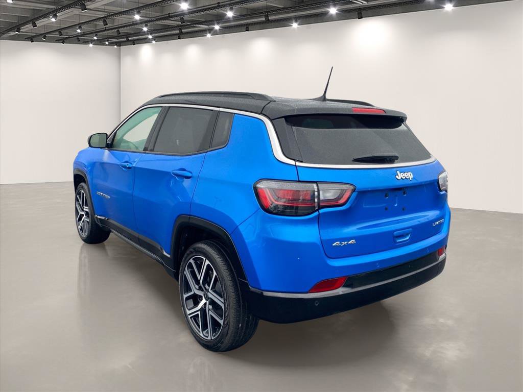 Used 2025 Jeep Compass Limited w/ Elite Group AWD/4WD image 5