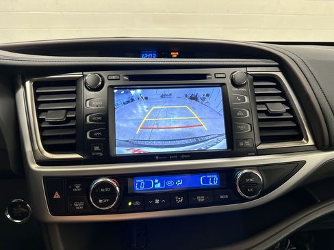 Used 2018 Toyota Highlander Limited w/ Protection Package #3 AWD/4WD image 25