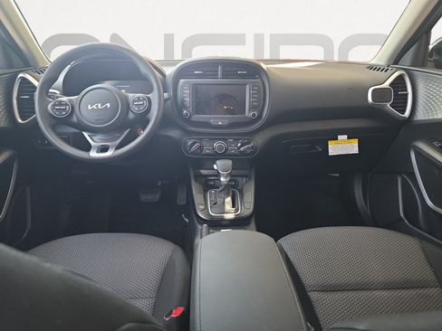 Certified 2025 Kia Soul LX w/ LX Technology Package FWD image 2