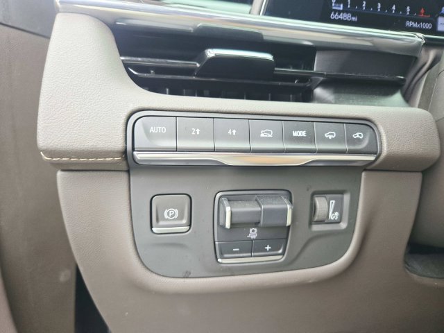 Certified 2022 Cadillac Escalade Premium Luxury w/ Performance Package AWD/4WD image 35