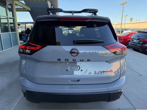 Used 2025 Nissan Rogue SV image 13