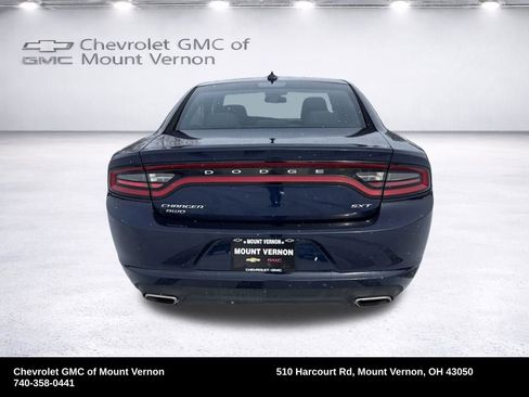 Used 2017 Dodge Charger SXT image 4