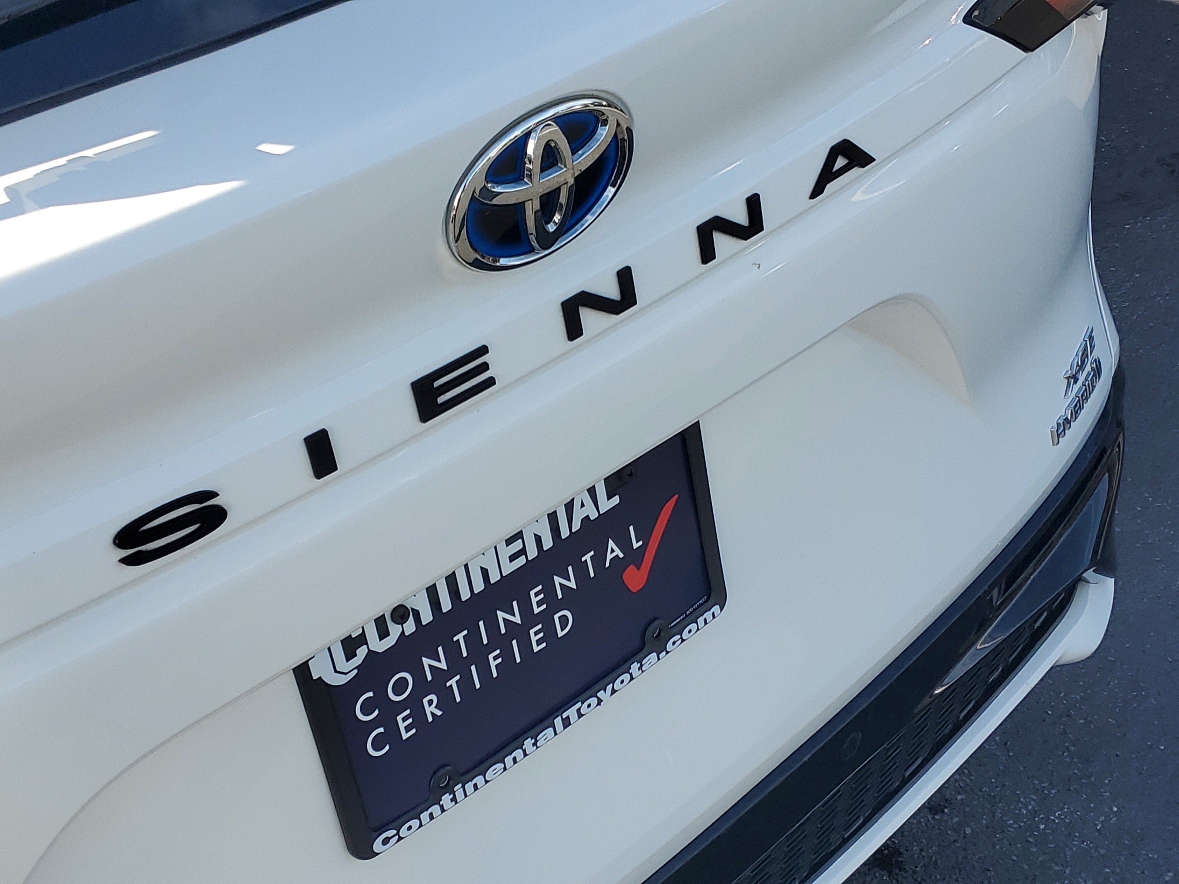 Used 2023 Toyota Sienna XSE AWD/4WD image 7