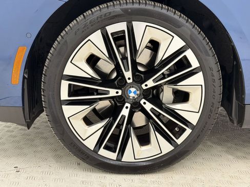 Used 2025 BMW 530i w/ Premium Package RWD image 12