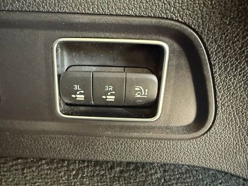 Used 2023 Mercedes-Benz GLS 450 4MATIC image 10