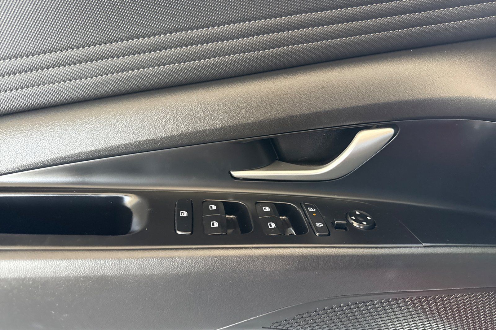 Used 2025 Hyundai Elantra Limited FWD image 10