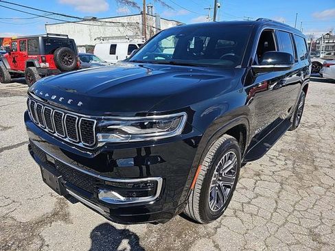 Used 2025 Jeep Wagoneer L Series II w/ 8-pass Seating Package image 2