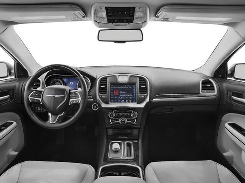 Used 2017 Chrysler 300 C AWD/4WD image 11