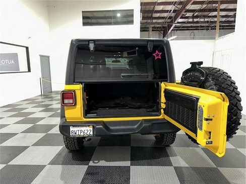 Used 2021 Jeep Wrangler Unlimited Willys image 24