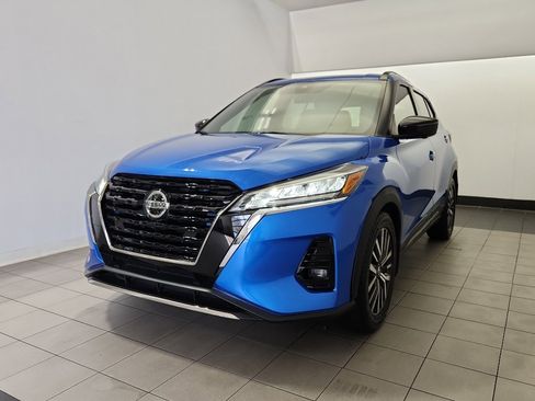 Used 2021 Nissan Kicks SR w/ SR Premium Package FWD image 2
