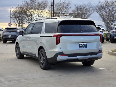 New 2026 Kia Carnival EX image 3