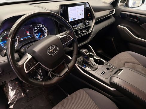 Used 2023 Toyota Highlander LE AWD/4WD image 7