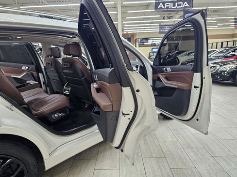 Used 2019 BMW X7 xDrive40i w/ Premium Package AWD/4WD image 16