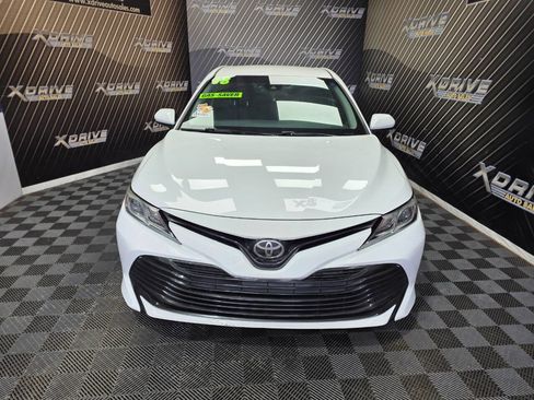 Used 2018 Toyota Camry LE image 4