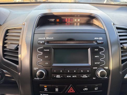 Used 2011 Kia Sorento EX image 25