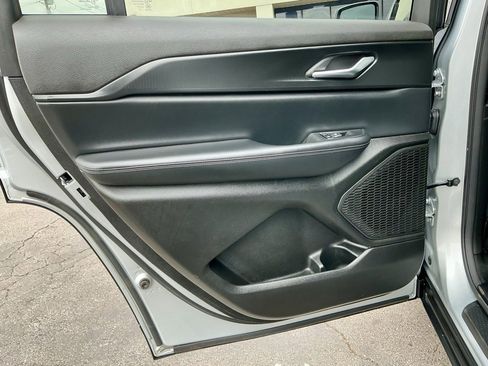 Used 2024 Jeep Grand Cherokee L Altitude image 32