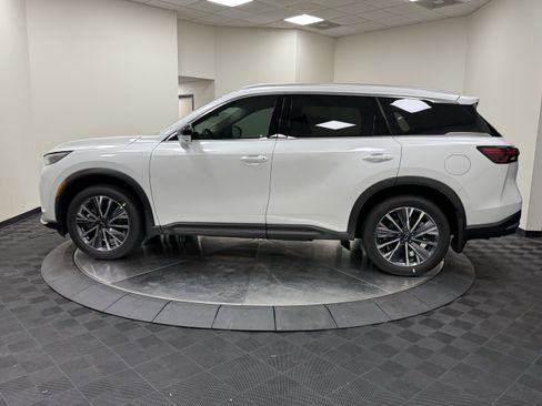 Certified 2027 INFINITI QX60 Luxe w/ Cargo Package FWD image 4