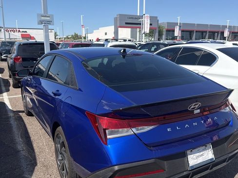 Used 2025 Hyundai Elantra Sport image 4