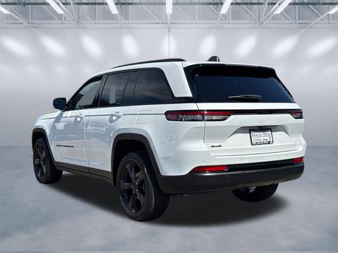 Certified 2024 Jeep Grand Cherokee Altitude AWD/4WD image 4