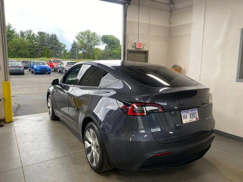 Used 2021 Tesla Model Y Long Range AWD/4WD image 3