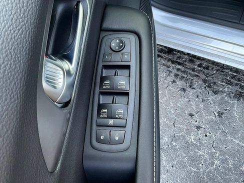 New 2026 Chrysler Pacifica Select FWD image 15