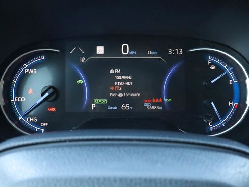 Used 2025 Toyota RAV4 XLE AWD/4WD image 25