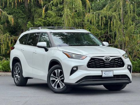 Used 2022 Toyota Highlander XLE AWD/4WD image 53