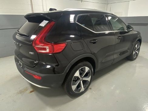 Certified 2025 Volvo XC40 B5 Plus image 3
